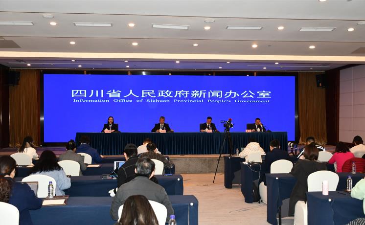 新闻发布会现场 (1).jpg